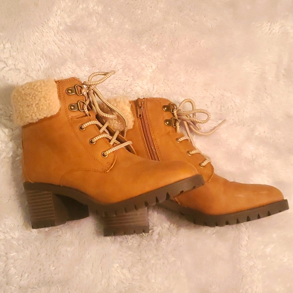 NWOT Booties Size 6